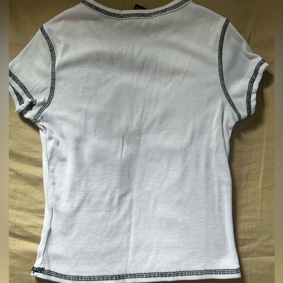 graphic tee - Picture 3 of 3